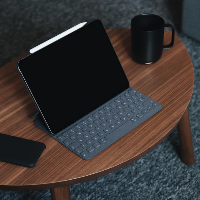 Free iOS App Mockup Templates And Items — Mockup Zone